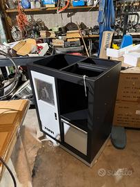 Mobiletto per attrezzi