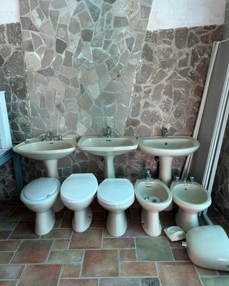 Set di sanitari vintage: lavandino, water, bidet