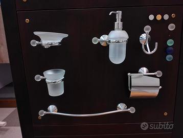 ACCESSORI BAGNO CON PARTICOLARI IN VETRO