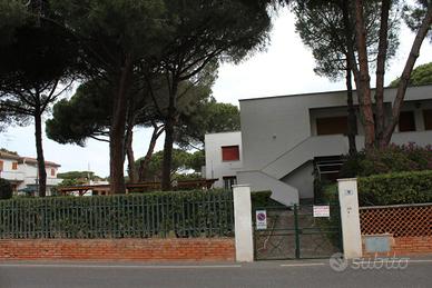 Quadrivano -3 camere, giardino, p auto 150 m mare