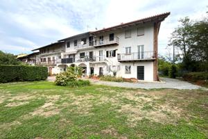 Casa indipendente a Pavone Canavese 8 locali