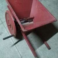 Pigiatrice manuale per uva