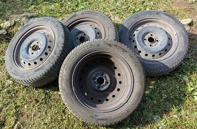 4 Pneumatici Inv. Hankook 175/65 R15 con Cerchi