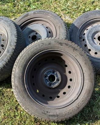 4 Pneumatici Inv. Hankook 175/65 R15 con Cerchi