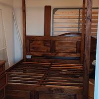 Letto a baldacchino in legno