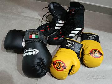 abbigliamento e guantoni boxe 