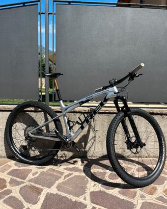 trek supercaliber 9.8 xt 2024 L
