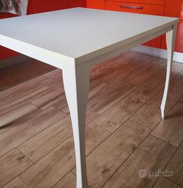 Tavolo quadrato bianco