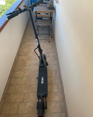 Monopattino elettrico RCB R16 300W
