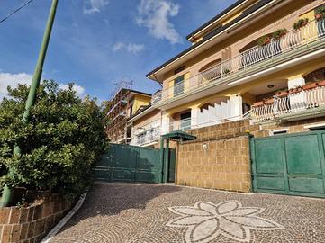 VILLA A SCHIERA A AIELLO DEL SABATO