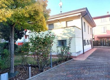 VILLA INDIPENDENTE SU DUE LIVELLI CON GIARDINO DOP