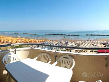 Direttamente sulla spiaggia fronte mare