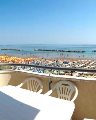 Direttamente sulla spiaggia fronte mare