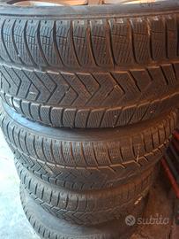 treno di gomme e cerchi porsche  macan 