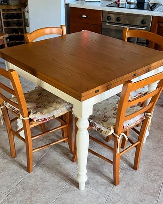 Tavolo shabby allungabile + 4 sedie impagliate