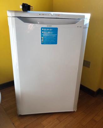 congelatore verticale Indesit