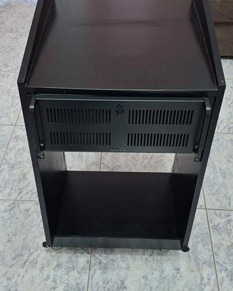 Mobiluccio porta mixer e hardware a racks 