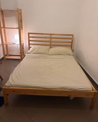 Letto in legno alla francese con doghe e materasso