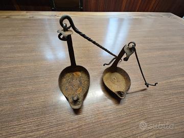 Lampade ad olio in ferro battuto primi 900.