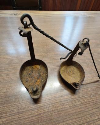 Lampade ad olio in ferro battuto primi 900.