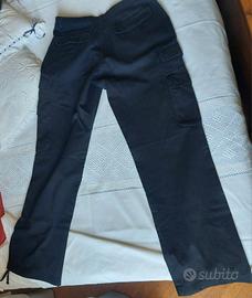 pantaloni neri con tasche 