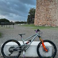 Commencal Clash Race Custom Enduro