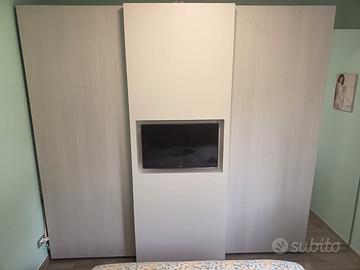 Armadio 3 ante scorrevoli con TV incorporata