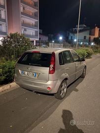 Macchina brutta