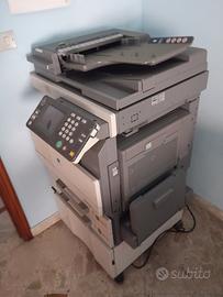 fotocopiatrice grande di ufficio 