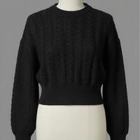 Maglione corto nero a trecce