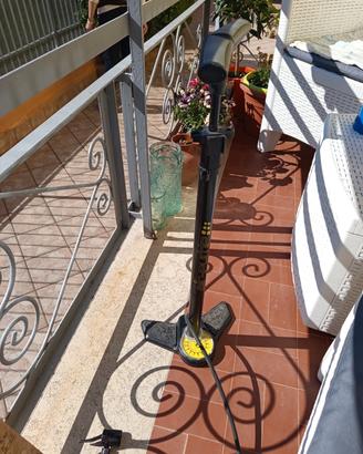 pompa per gonfiaggio manuale