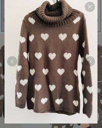 Maglione grigio con cuori bianchi