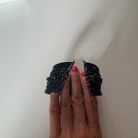 Bracciale nero con perline