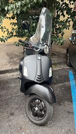 Vespa 300 nero night