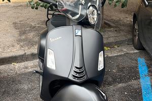 Vespa 300 nero night