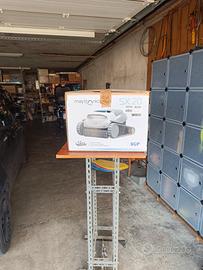 robot per la pulizia della piscina