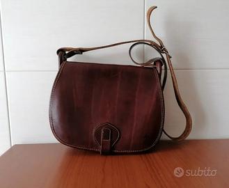 Borsa a tracolla in pelle. 