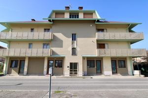3 LOCALI A CASTIONS DI STRADA