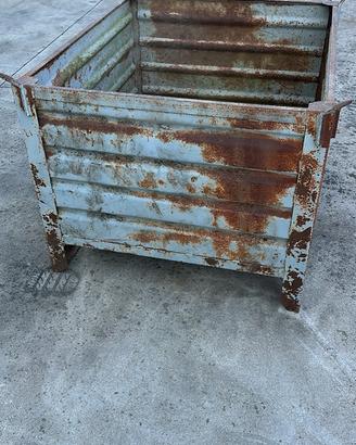 Cesta contenitore in metallo