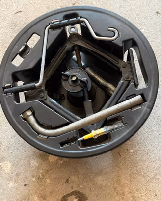 Kit con cric e attrezzi per FIAT Punto Evo