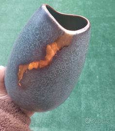 Vaso in ceramica. Inserti oro. Germany. 
