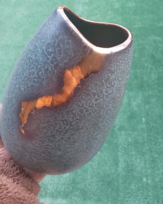 Vaso in ceramica. Inserti oro. Germany. 