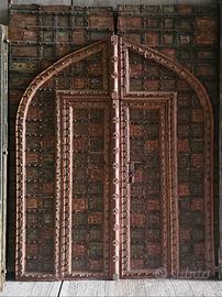 Portone indiano in legno e ferro