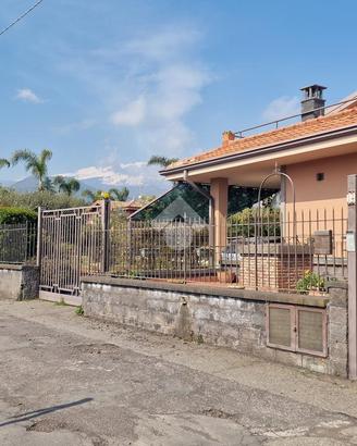 VILLA SINGOLA A VIAGRANDE