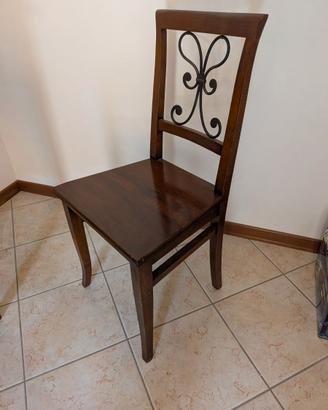 Sedia in legno massello scuro con inserto in ferro