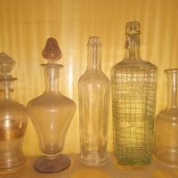 Cinque Bottiglie di Liquore degli anni Sessanta 