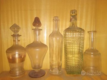 Cinque Bottiglie di Liquore degli anni Sessanta 