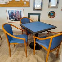 tavolo con base in ghisa e 4 sedie