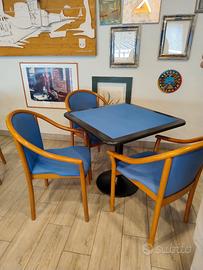 tavolo con base in ghisa e 4 sedie