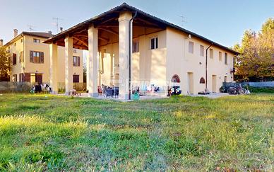 Doppia porzione di casa indipendente, con ampia co